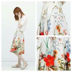 Zara woman xs full pleated skirt floral